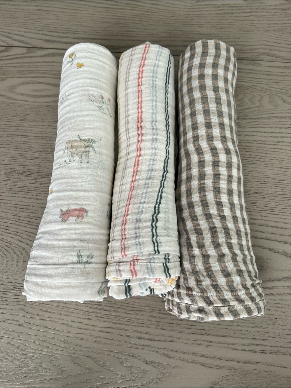 Muslin Swaddle Baby Blankets - Farm Friends - 3pk
- Cloud Island™